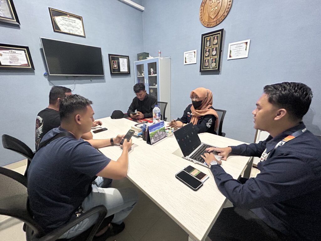 pengawasan-polisi-pada-saat-satgas-distribusi-IMG_5987